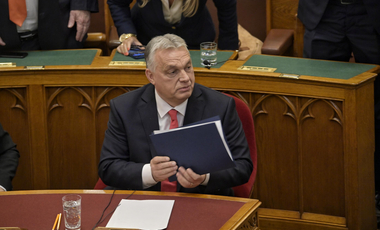 Rejtett módosítás az Alaptörvényben: akár kisebbségi kormányként is fenntarthatja a Fidesz a veszélyhelyzetet és a rendeleti kormányzást
