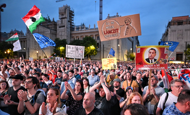 Ez a magyar polgári demokrácia halálos ítélete, és rajta Orbán Viktor aláírása - ilyen volt a  Kossuth téri tüntetés
