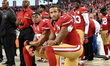 Colin Kaepernick addig térdelt, amíg számkivetett lett, most film készül az életéből