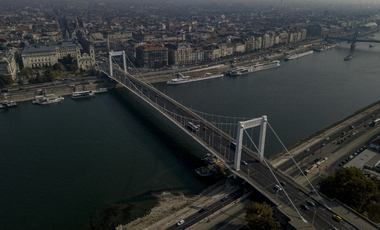 Parászka Boróka: Budapest, ország helyett ország