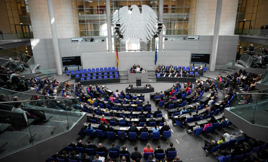 A német szélsőjobb mindenféle értelemben helyet követel magának a parlamentben