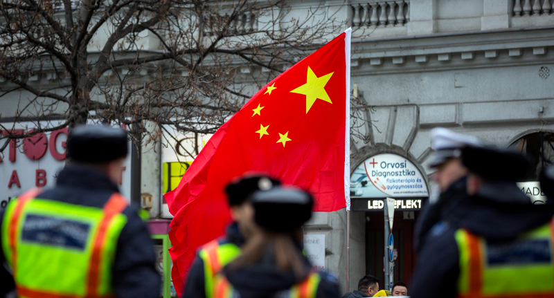 Kiverte a biztosítékot Brüsszelben a kínai rendőrök uniós jelenléte, újabb jogállamisági eljárás is jöhet
