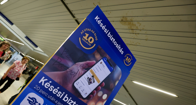Sokba került az adófizetőknek a hétvégi MÁV-káosz: csak a kártérítésre elment 18 millió forint Sokba került az adófizetőknek a hétvégi MÁV-káosz: csak a kártérítésre elment 18 millió forint