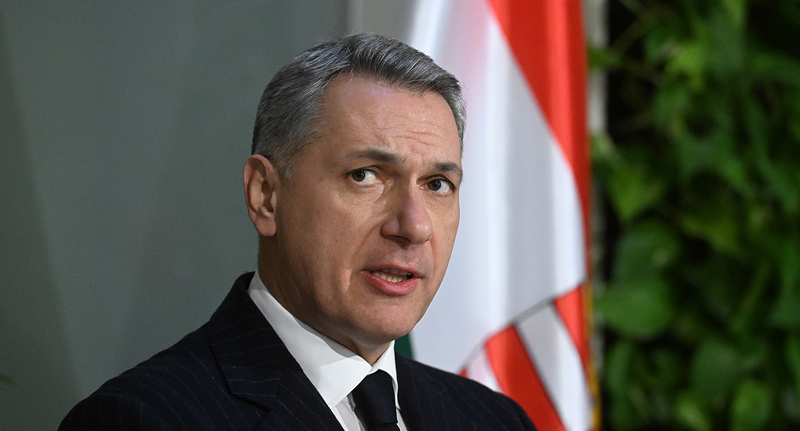 Lázár János ledobta az atombombát: a kormány a bevásárlóközpontokat is kinyírná a plázastop szigorításával Lázár János ledobta az atombombát: a kormány a bevásárlóközpontokat is kinyírná a plázastop szigorításával