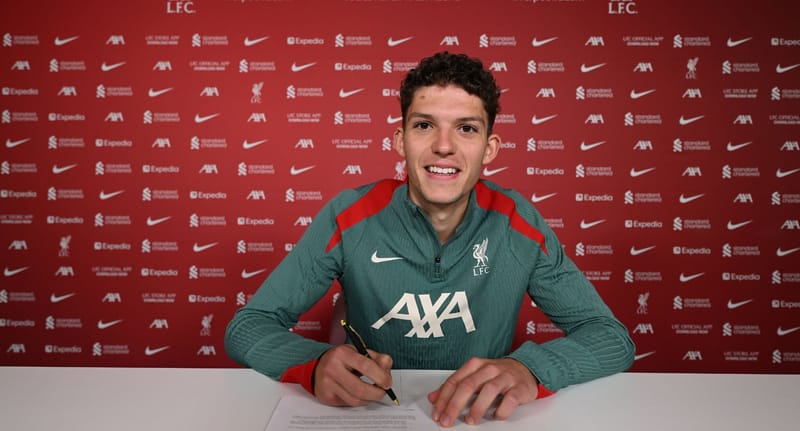 Hivatalos: leigazolta a Puskás Akadémia kapusát a Liverpool