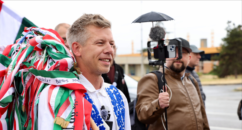 A Tisza a Fidesz szíve közepébe hatolt – riport Magyar Péter vándorlásáról és megérkezéséről