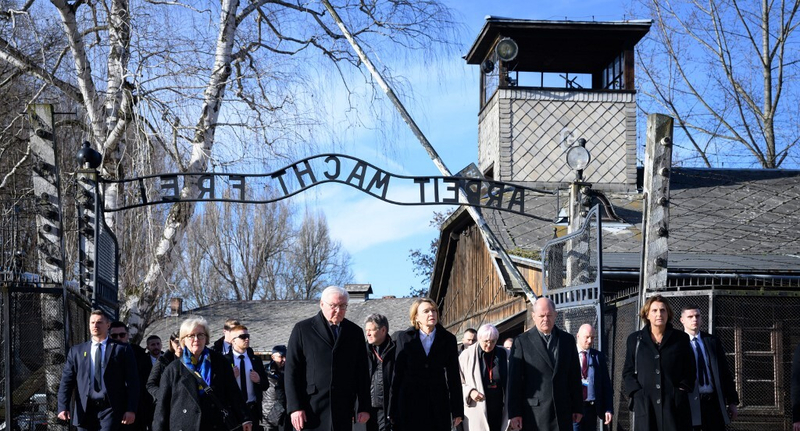 A haláltábor felszabadításának 80. évfordulójára emlékeznek Auschwitzban – élő