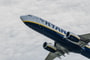 Pénzbüntetéssel sújtaná a repülőkön rendetlenkedő utasokat a Ryanair