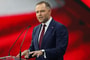 Fociultrákkal verekedett és a Tusk-kormánnyal is keményen bánna az új lengyel államfő