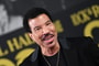 Lionel Richie a HVG-nek: Sok-sok gyermek születéséért felelősek a dalaim