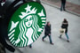 Sztrájkolnak a Starbucks dolgozói Amerikában, mert betiltották a mintás ingeket