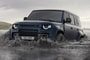Itt a megújult Land Rover Defender, akár 635 lovas biturbó V8-cal