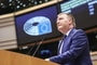 „Arra várunk, hogy ellenzéki politikusok essenek ki az ablakon?” – az EP-ben vitáztak az „átláthatósági” törvényről