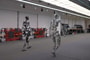 Úgy járkál ez a kínai humanoid robot, mint egy ember – videó