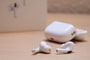 Ingyen jöhet egy rakás új funkció az Apple fülhallgatóiba