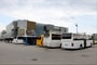 A tűző napon, árnyék és mosdó nélkül várakozhat a Lázár János által berendelt buszsofőrök egy része