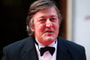 Stephen Fry kiállt a Budapest Pride mellett, modern fasizmusnak nevezte a magyar helyzetet